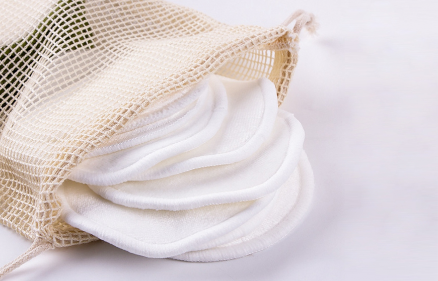 Reusable bamboo cotton makeup remover pads with laundry bag